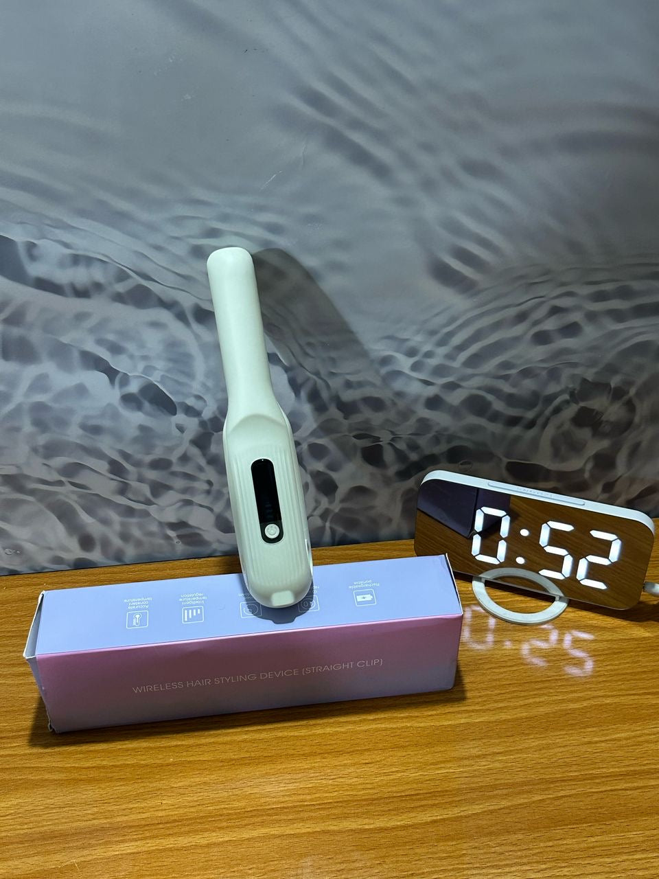 Wireless hair straightener