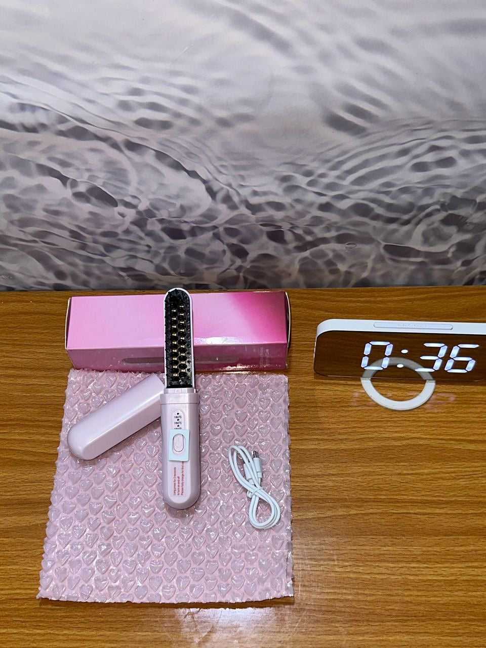 Mini wireless hair comb